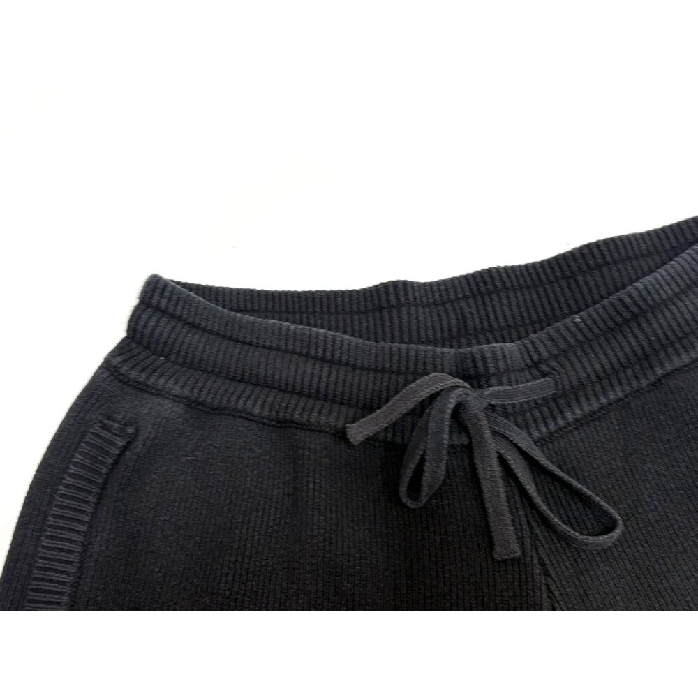 ALO Yoga Scholar Straight Leg Sweatpants in Black - Picture 7 of 9